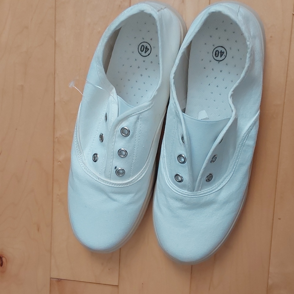 White canvas no lace sneaker